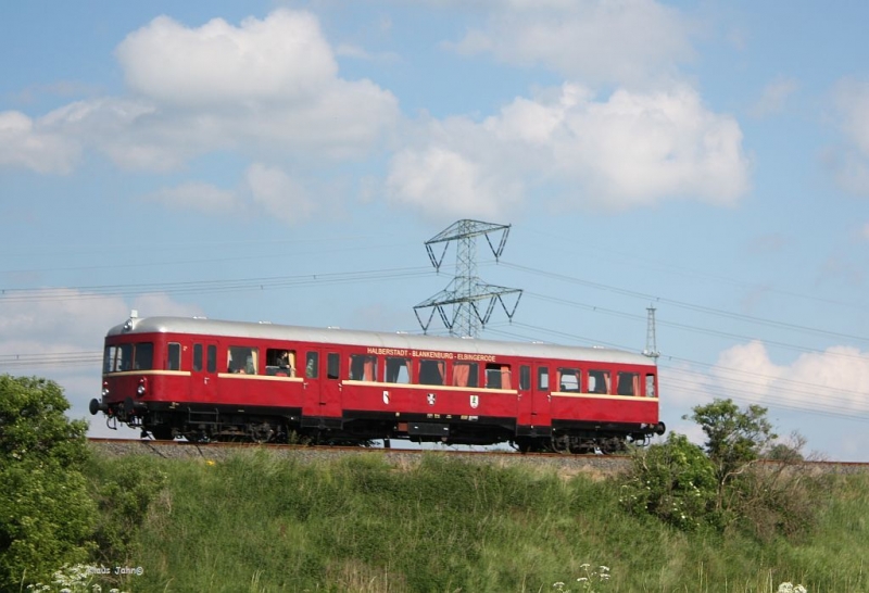 Esslinger Triebwagen beim Eisenbahnfest der Mansfelder Bergwerksbahn am 23.5.2009 zwischen Klostermansfeld und Mansfeld.